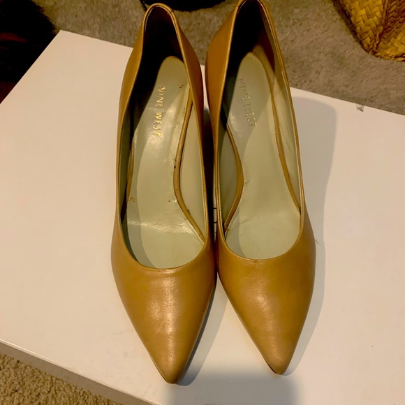 Nine West Nude/Tan Classic Pumps in Great Condition! - Picture 1 of 11